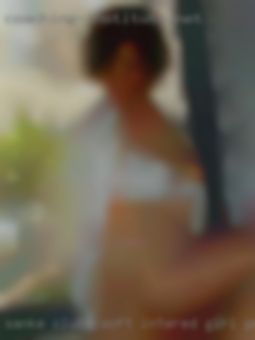 Sanke clubs soft intered girl pussy in NY.